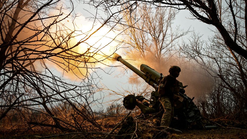 Ukrajina podnikla jeden z největších útoků. Moskva uzavřela všechna letiště